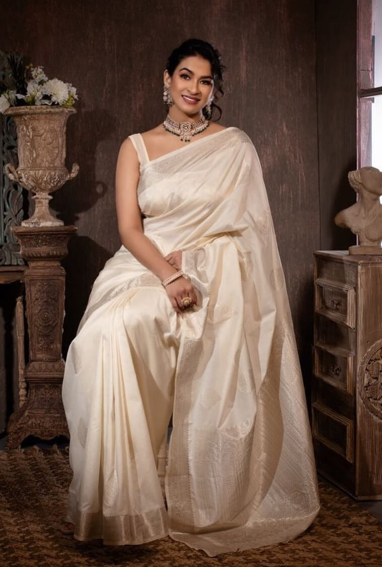 Misha Ghoshal In Pearl White Saree & Sleeveless Blouse With Kundan Jewellery