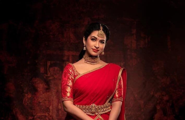 Misha Ghoshal In Red Bridal Lehenga Saree Look With Beautiful South Temple Design Kamarband & Jewellery