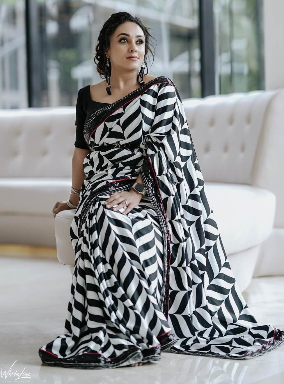 Pearle Maaney In Dr.Salva Arshad The Soft Satin Black And White Saree Paired With A Silk Blouse And Embellished Borders .