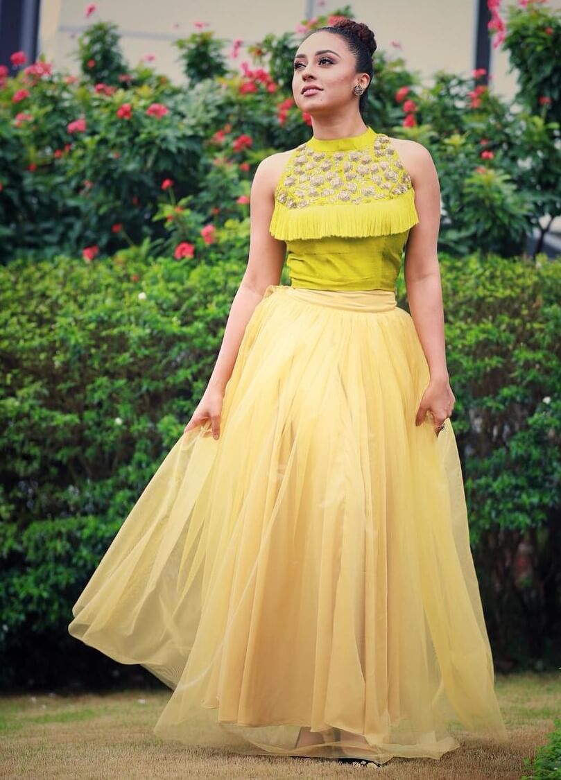 Pearle Maaney In Lime Green Embroidered Halter Neck Ruffled Top With Yellow Net Flared Skirt