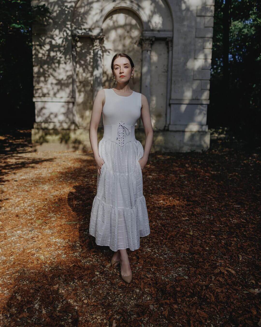 Sarah Bolger Ethereal Look In Vintage White Lace Dress