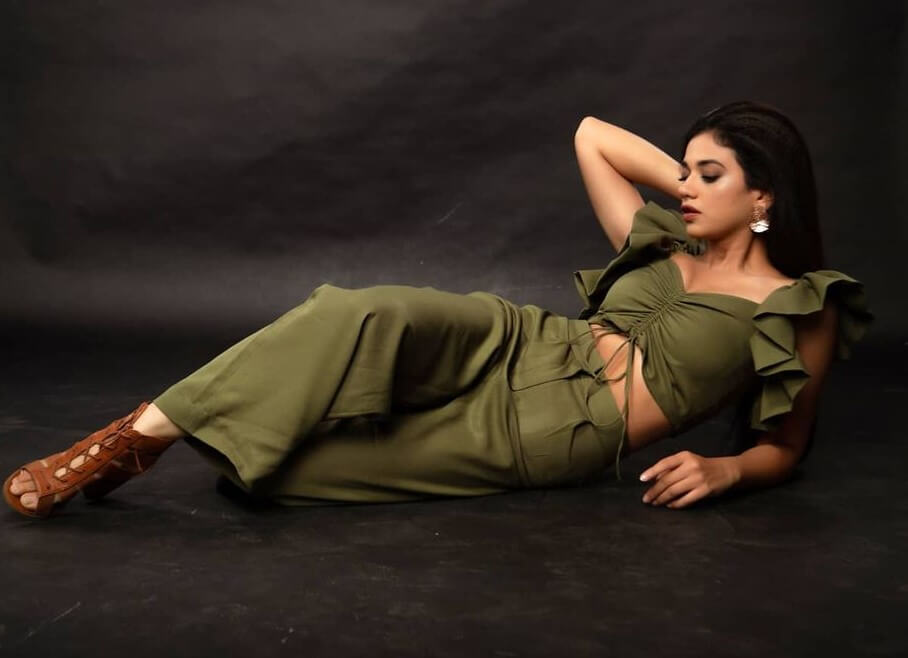 Shruti Sharma Sexy Look In Green Co-Ord Set With Sexy Brown Gladiator Heels