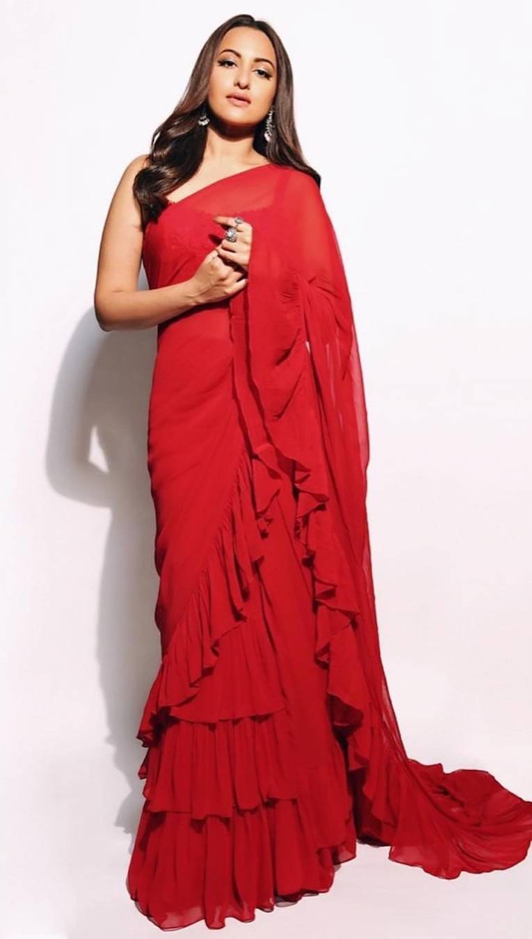 Sonakshi Sinha Exuding Elegance and Grace in Red Saree for Kalank Promotion