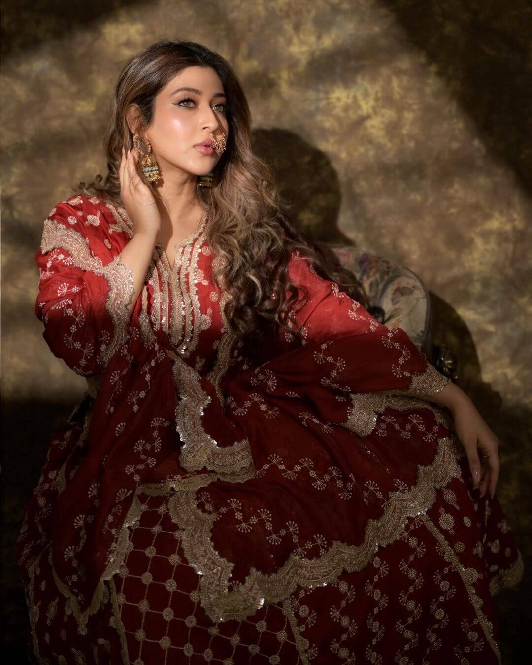 Sonarika Bhadoria Regal & Royal Maharani Look In Red Embellished Lehenga