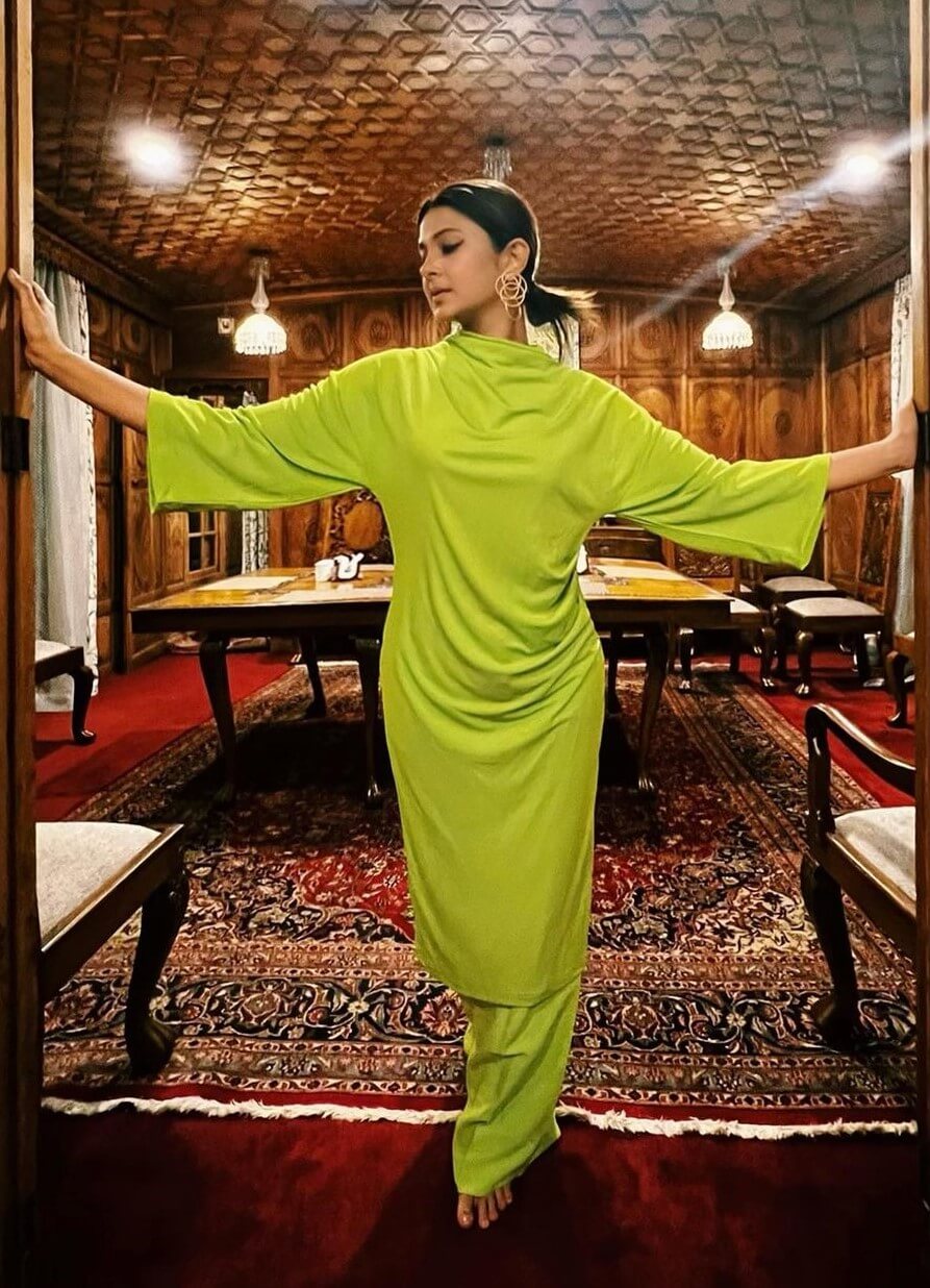 TV Actress Jennifer In Neon Green Ensemble
