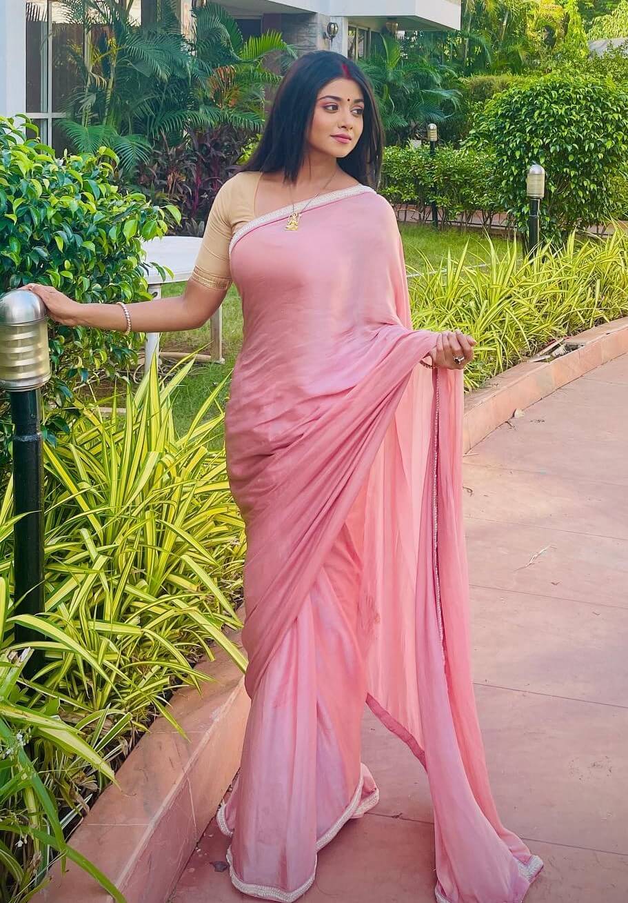 Tanvi Dogra Look Elegant In Dusky Pink Solid Saree Paired With Beige Blouse