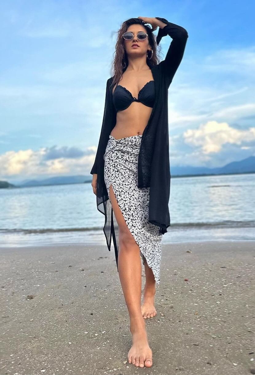 Television Personality Shakti Mohan Sexy Beachy Vibe In Black Bikini Look