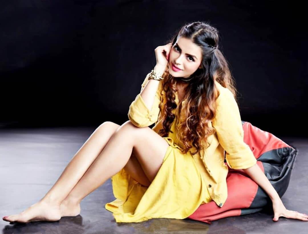 The Xpose Fame Sonali Look Gorgeous In Gorgeous In Yellow Dress