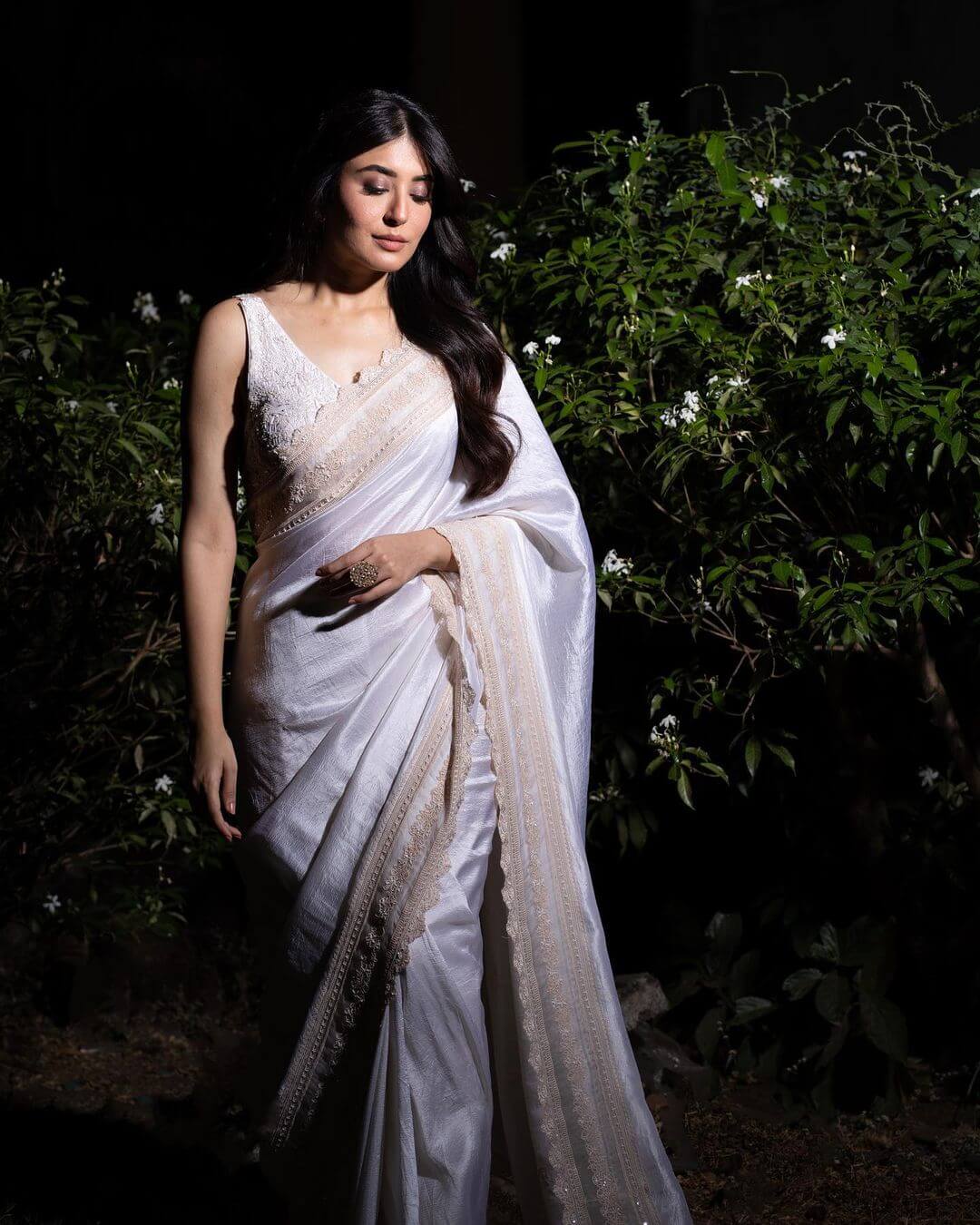 Tv Actress Kritika Kamra Draped In Ivory Saree For Her Movie Bheed Promotion