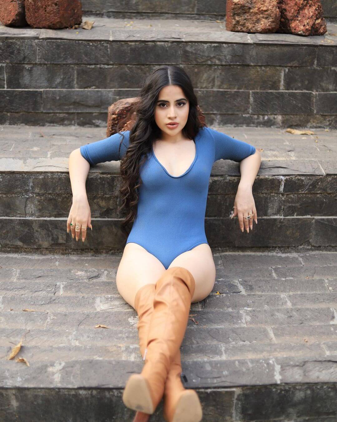 Uorfi Javed Flaunt Her Figure In Blue Monokini With Brown Boots
