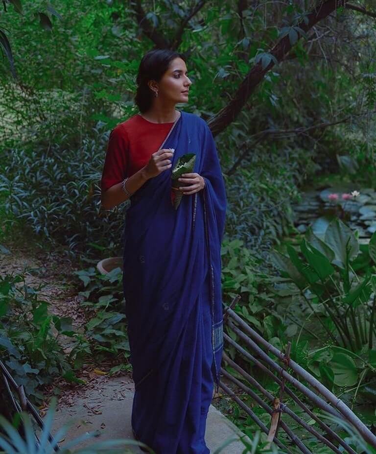 Wanderlust Kaveri Enjoying Nature Beauty Wearing Blue Solid Saree Paired With Red Blouse