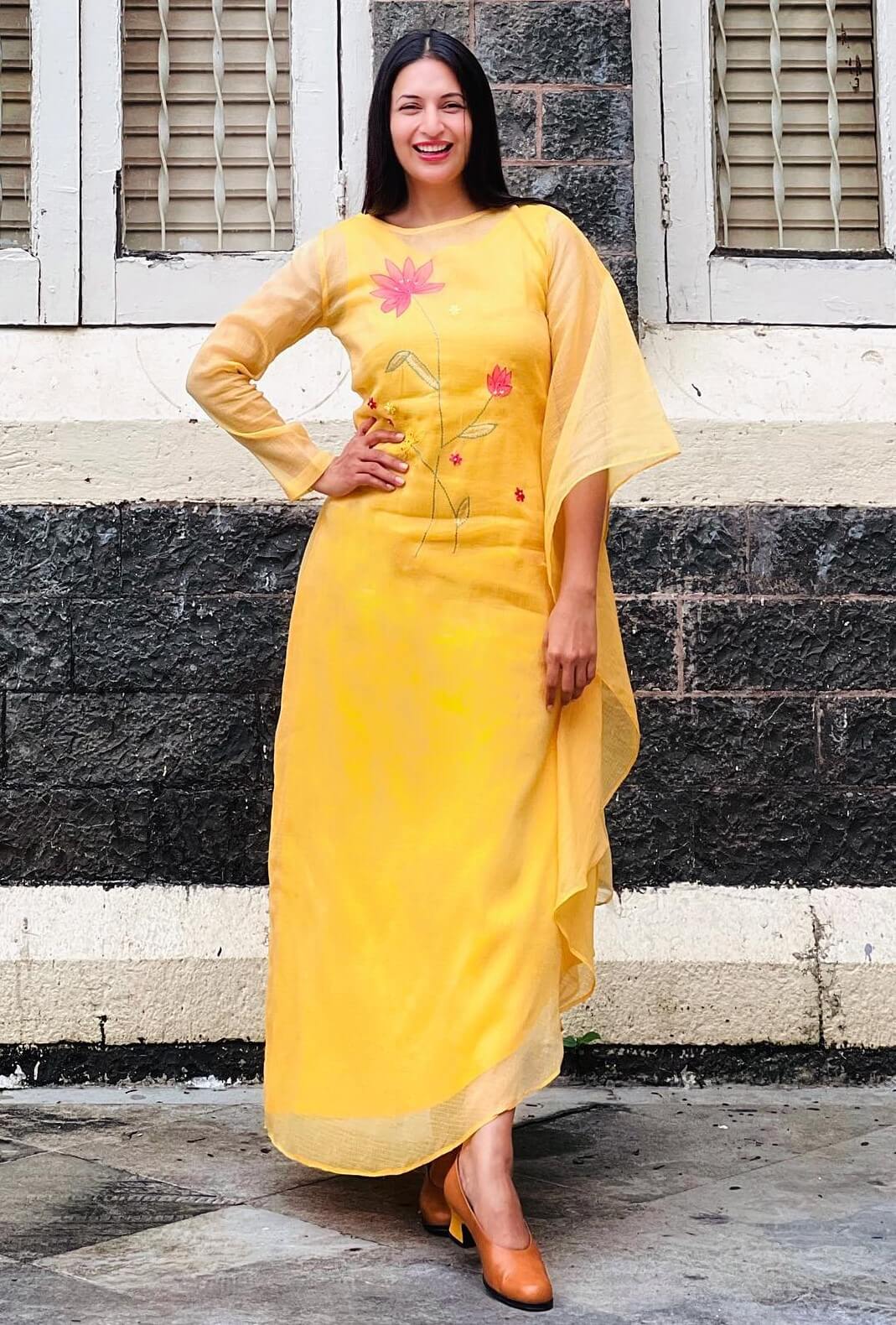 Yeh Hai Mohabbatein Actress Divyanka Tripathi In Warm Yellow Dress
