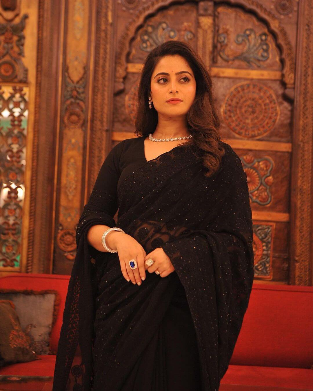 Aishwarya Sharma Bhatt Royal & Vintage Look In Black Saree
