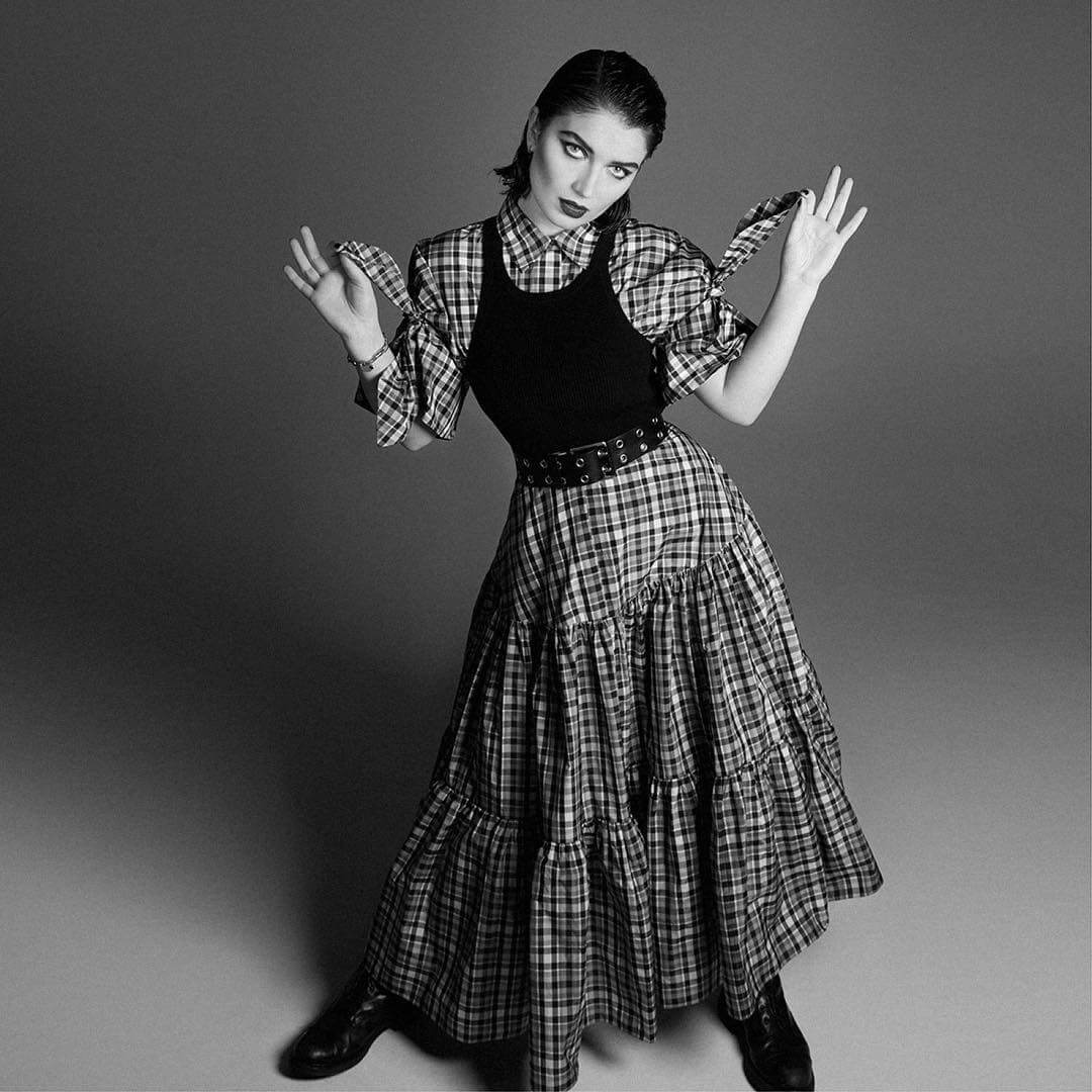 Dauntless Eve Hewson Gothic Look In Check Collar Frock