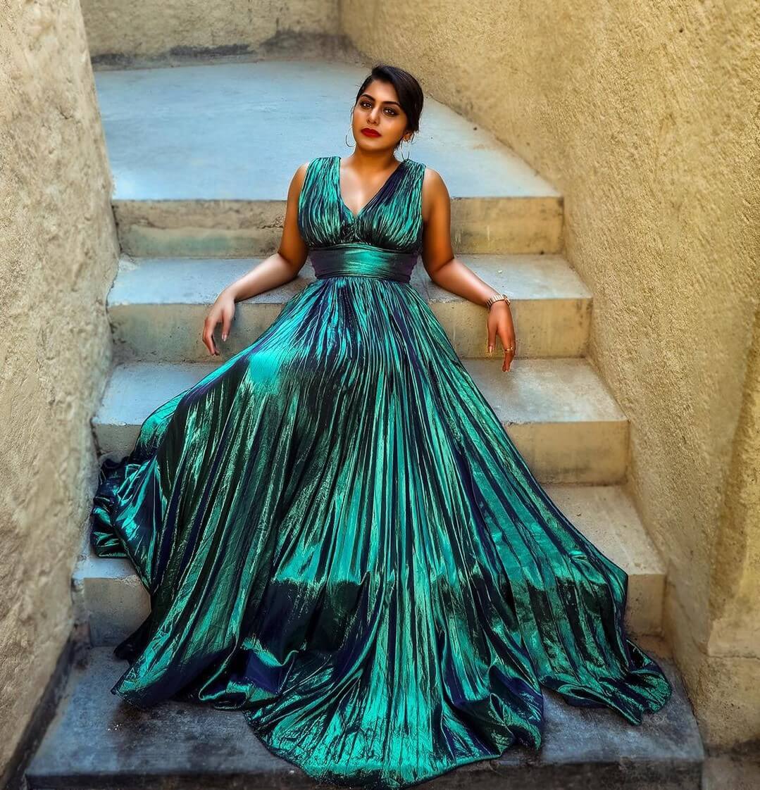 Gorgeous Meera Nandan In Metallic Green Long Gown Perfect Evening Party Looks