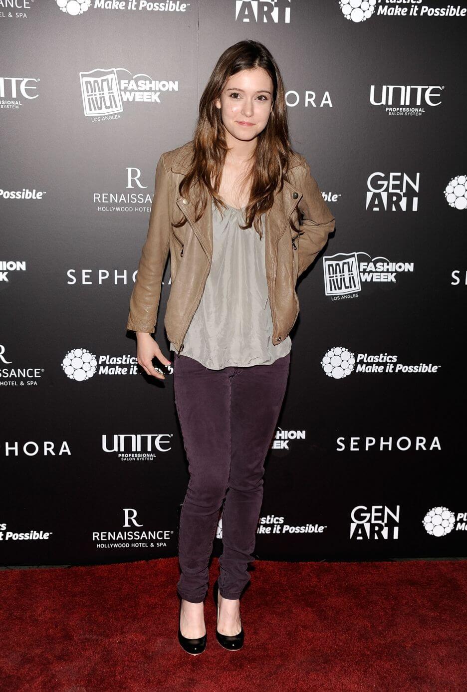 Hayley McFarland In Comfy Casual Look Sporting With Beige Leather Jacket