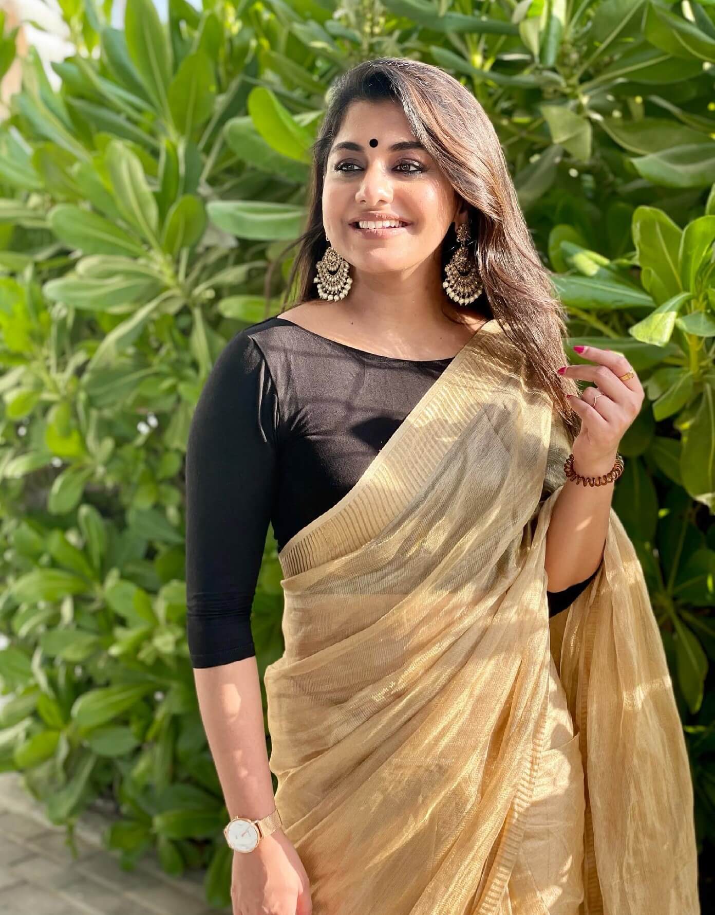 Meera Nandan In Elegant Golden Organza Silk Saree With Black Blouse & We Can't-Miss Out Those Chanbalis Glamorous Western & Traditional Outfits & Looks