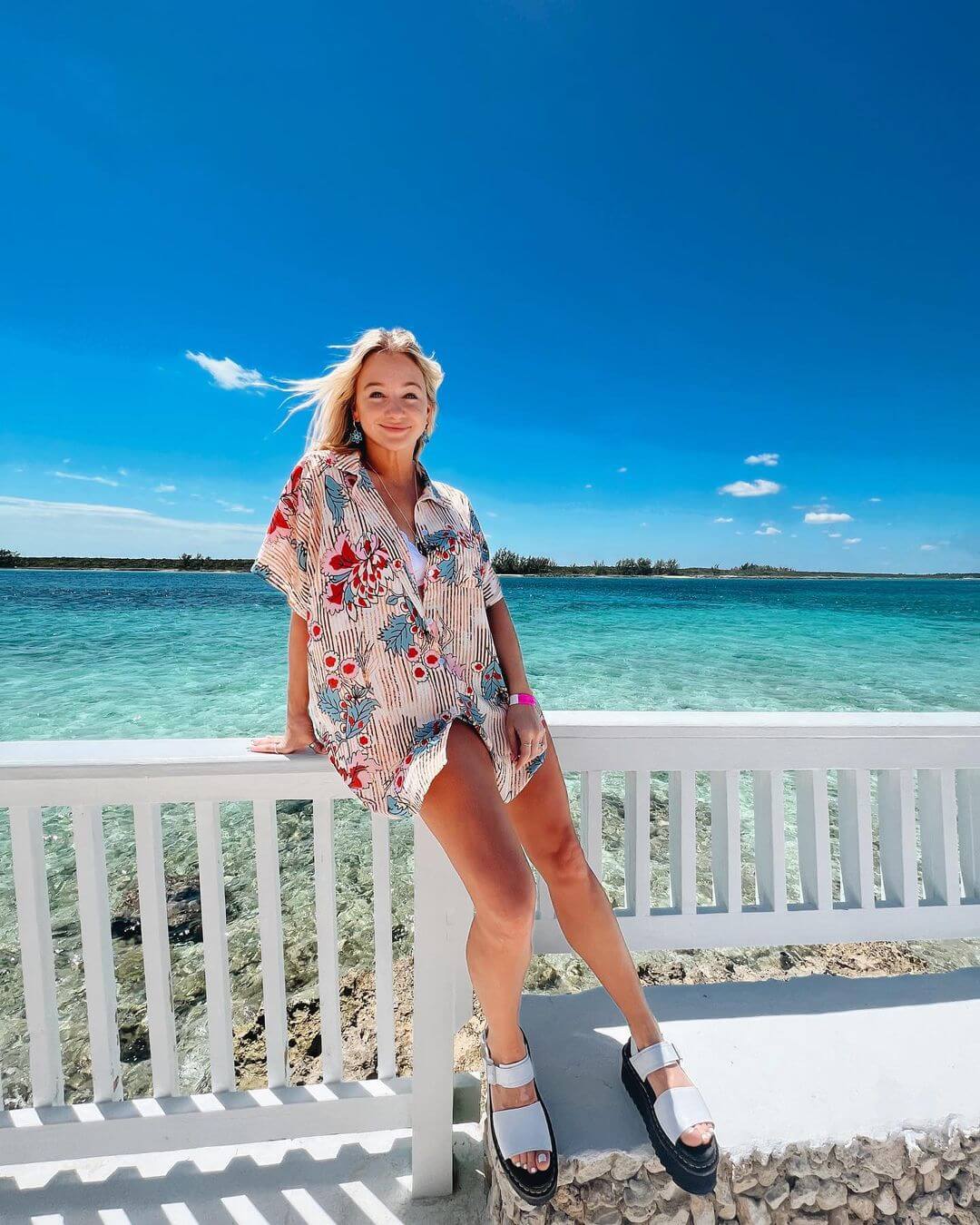 Mollee Perfect Summer Vacation Look In Printed Shirt Dress