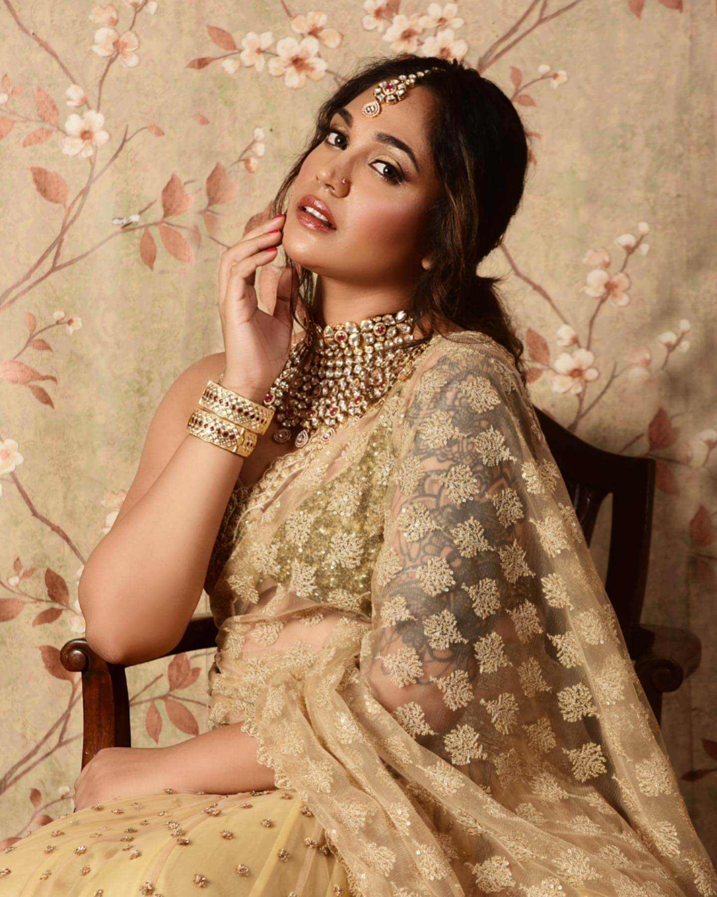 Mumtaz Sorcar Dazzles In Light Golden Net Embellished Embroidered Saree With Heavy Kundan Choker Set Classy Ethnic & Glamorous Western Outfits & Looks