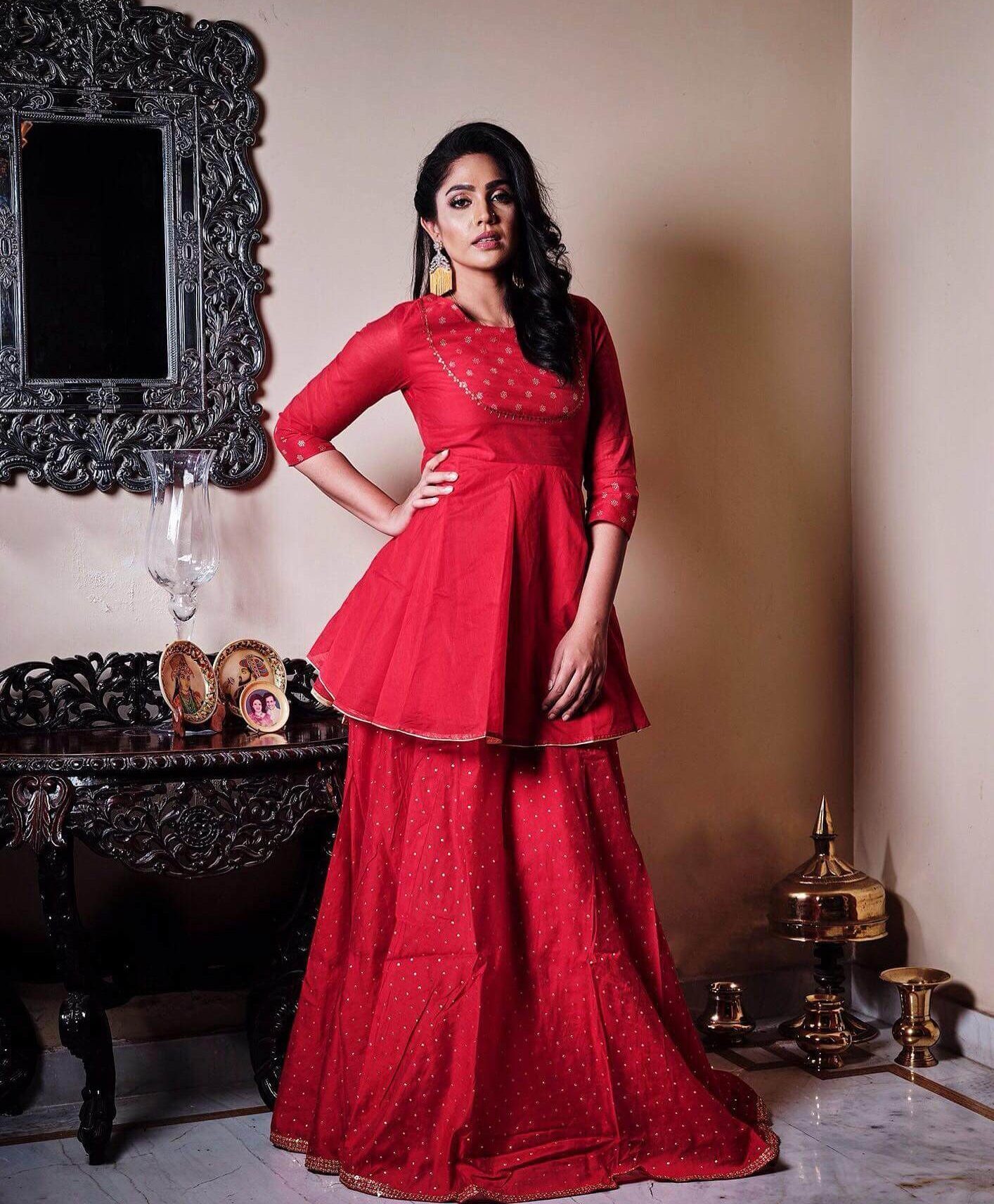 Mumtaz Sorcar Festive Ready Look In Red Fit & Flare Kurta With  Long Red Skirt
