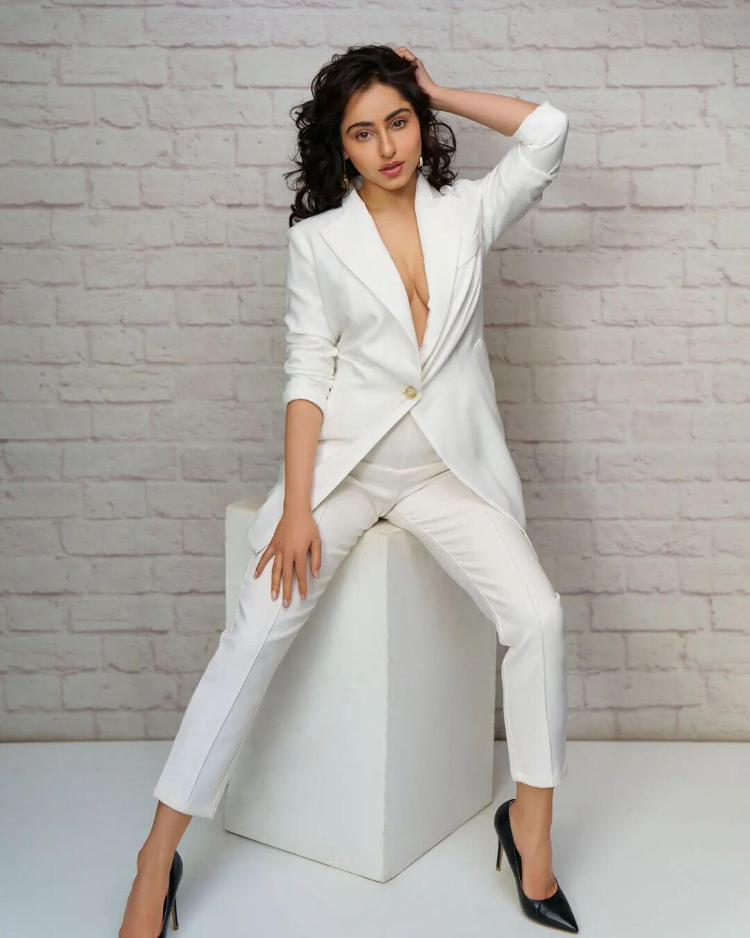 Niyati Fatnani Bold & Sexy Look In White Suit Paired With Black Pumps