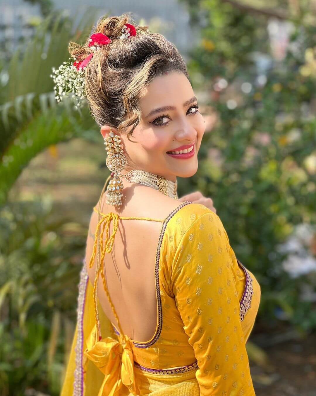 TV Actress Madalsa Sharma Looks Beautiful In Traditional Saree
