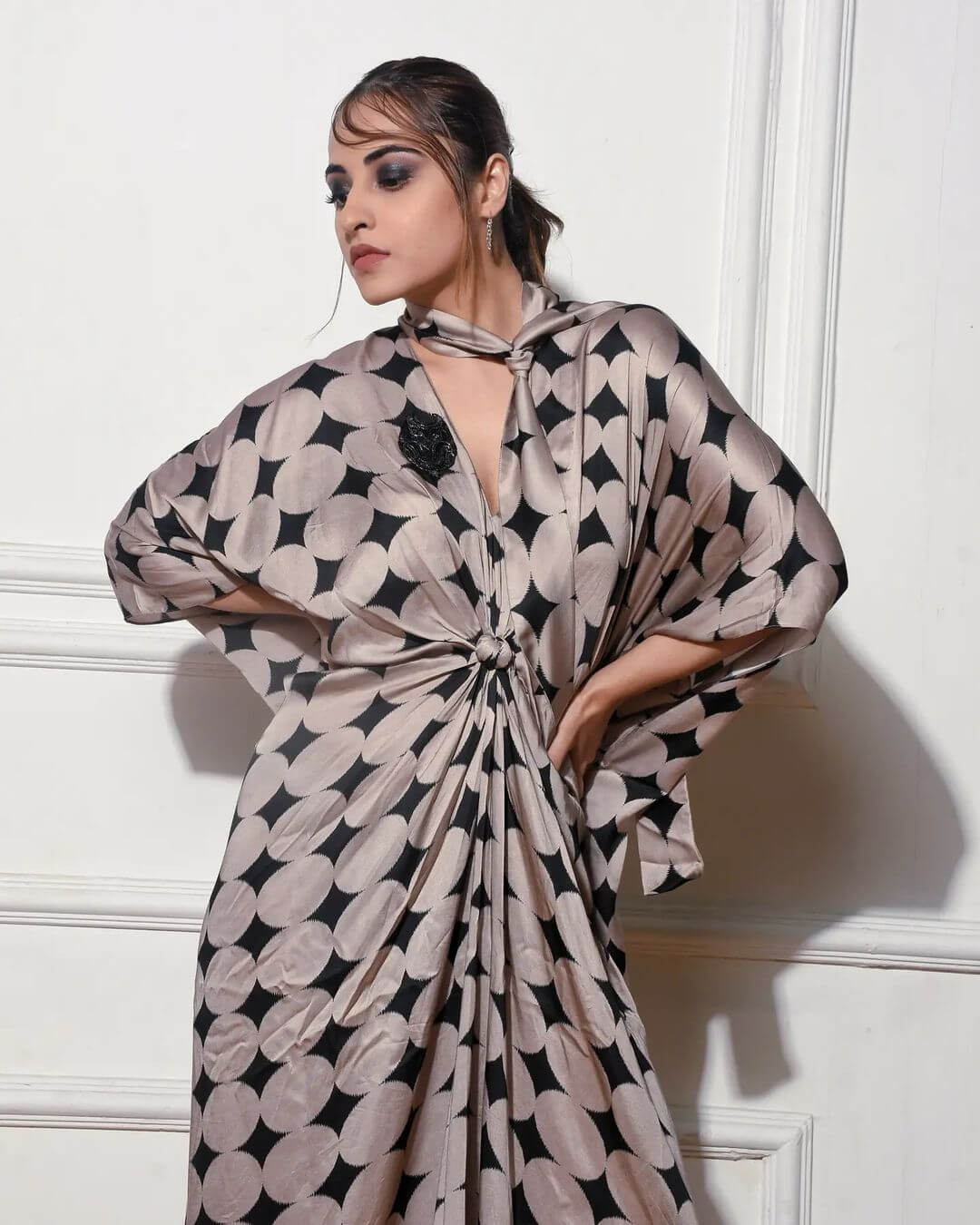 TV Actress Niyati Fatnani Chic Look In Grey & Black Printed Drress