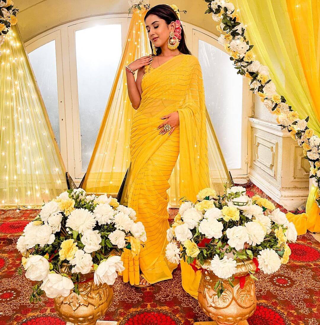 TV Actress Riya Sharma Perfect Haldi Ready Look In Yellow Saree