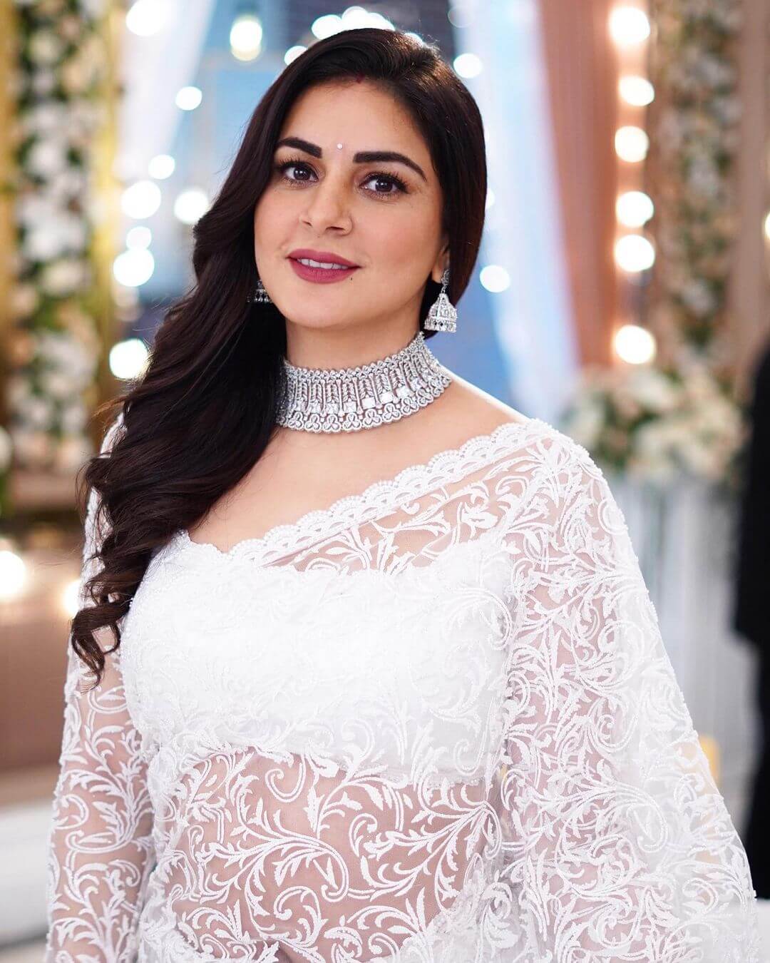 TV Actress Shraddha Arya Vintage Look In White Saree With Diamond Choker