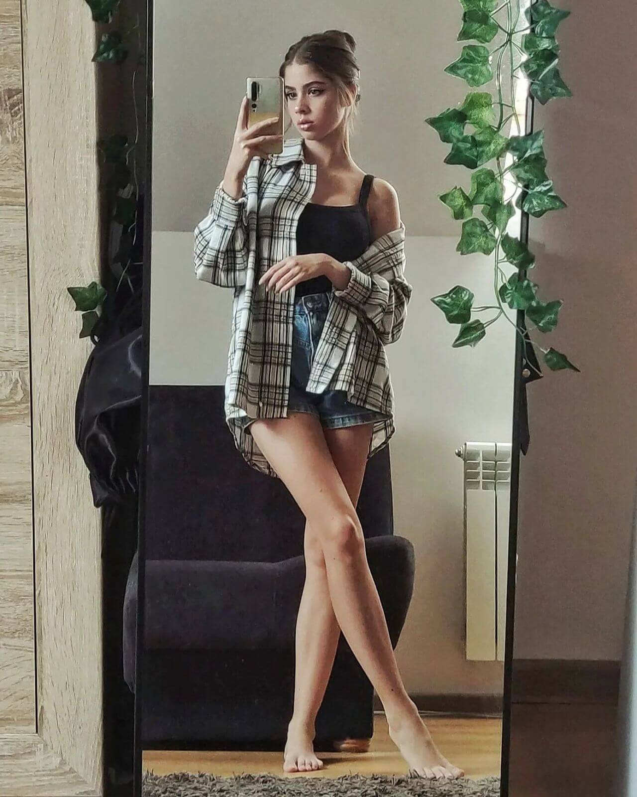 Agata Migdałek - In Denim Shorts & Black Crop Top With Opened Checks Shirt Outfits
