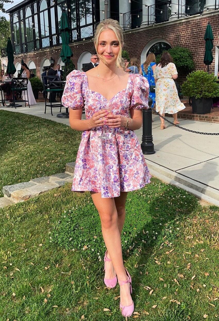 Ashlee Füss's Adorable look in a white mini floral dress