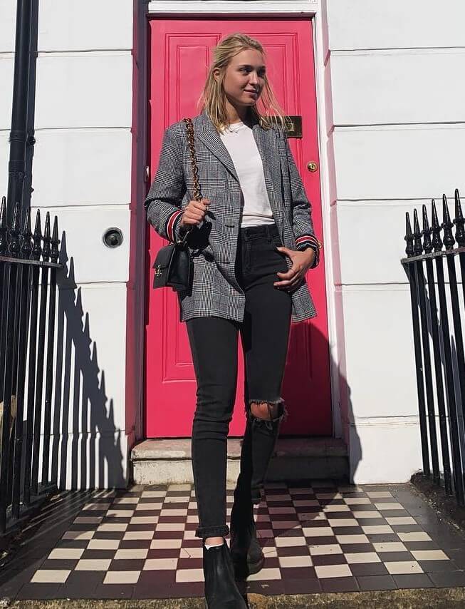 Ashlee Füss's chic and stylish look in a grey suit and pants