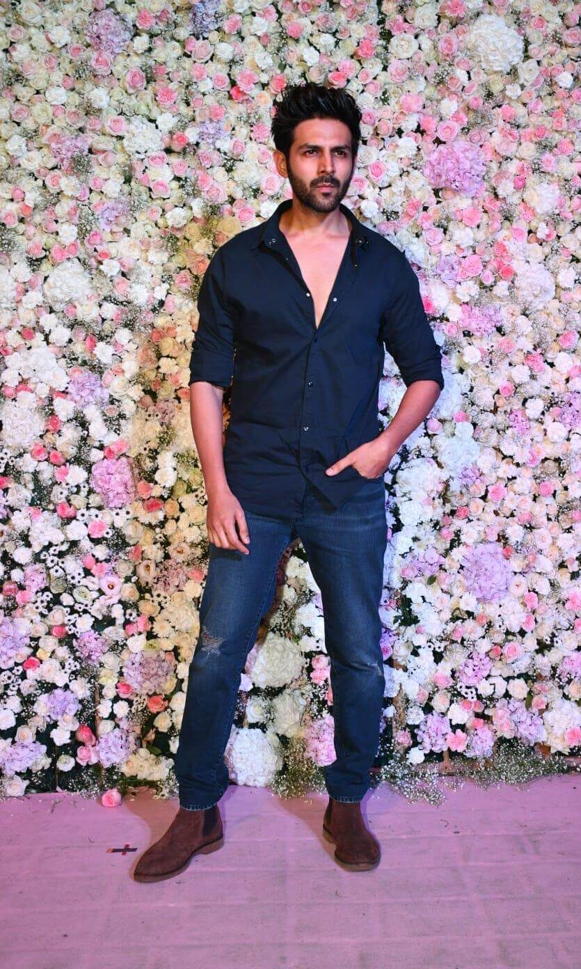 Kartik Aaryan - Bollywood Celebs Attends Aayush Sharma And Arpita Khan's Eid party