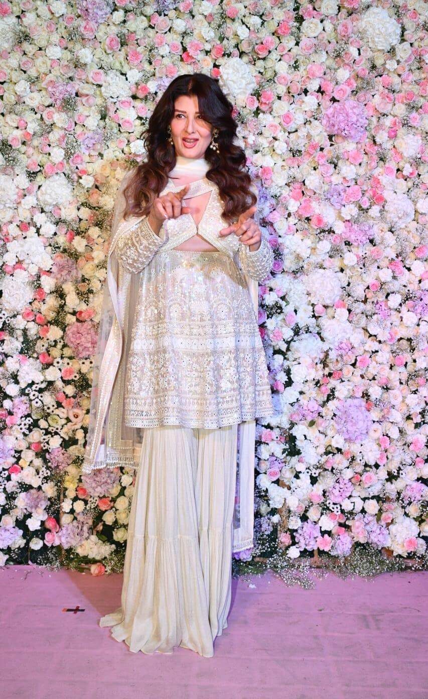 Sangeeta Bijlani - Bollywood Celebs Attends Aayush Sharma And Arpita Khan's Eid party