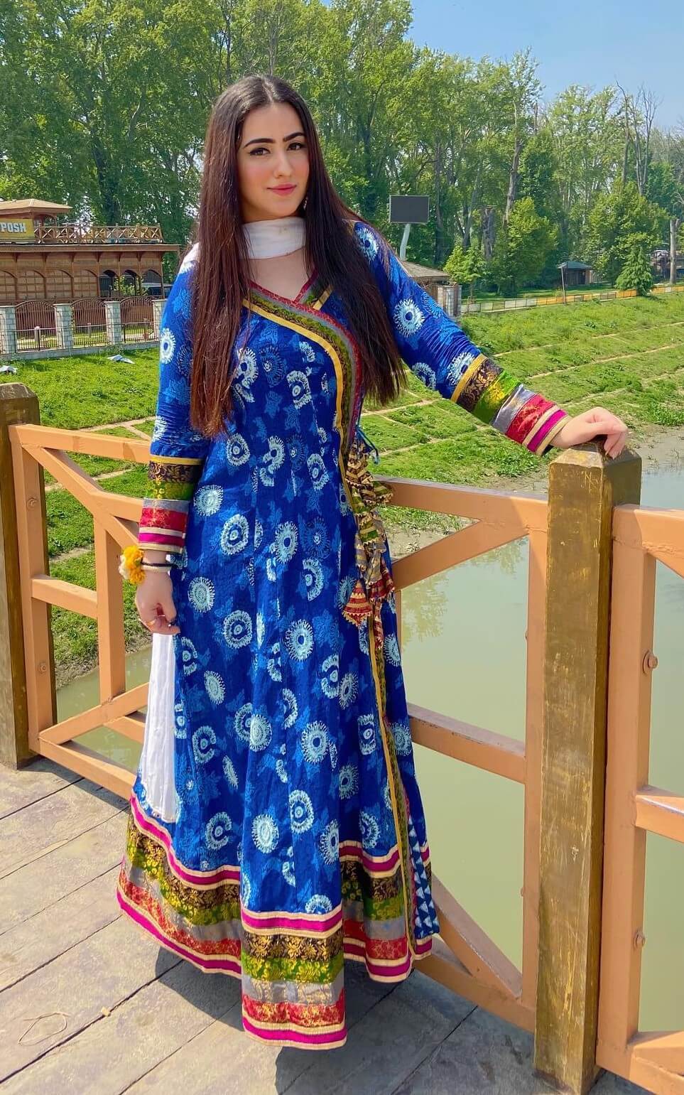 TV Actress Diana Khan Looks Beautiful In Bright Blue A-Line Suit