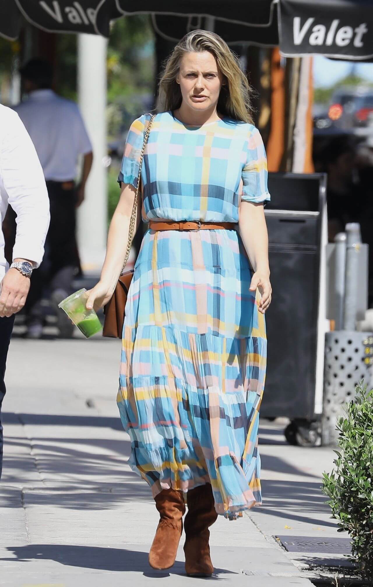 Alicia Silverstone -  In Blue Half Sleeves Checked Maxi Dress With Brown Belt