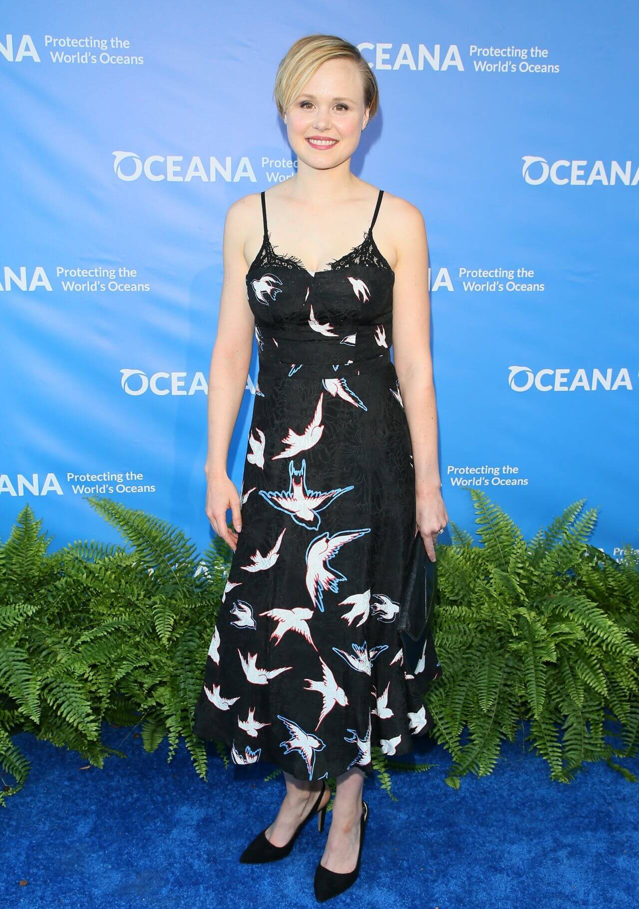 Alison Pill -  Gorgeous In Black Strap Sleeves Printed Gown