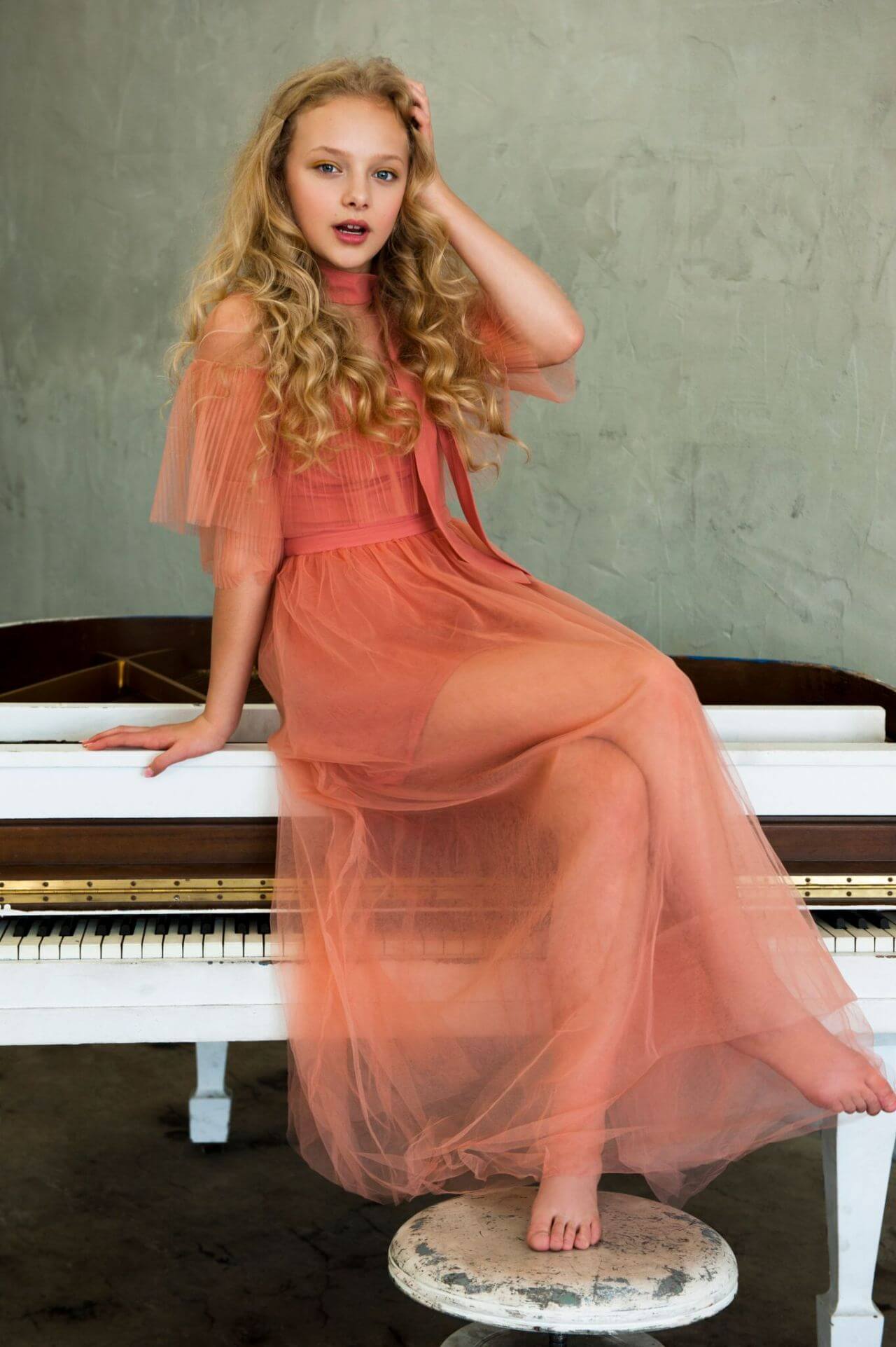 Amiah Miller Orange Net Half Sleeves Flare Gown With Curly Hair At Seventeen Magazine Mexico