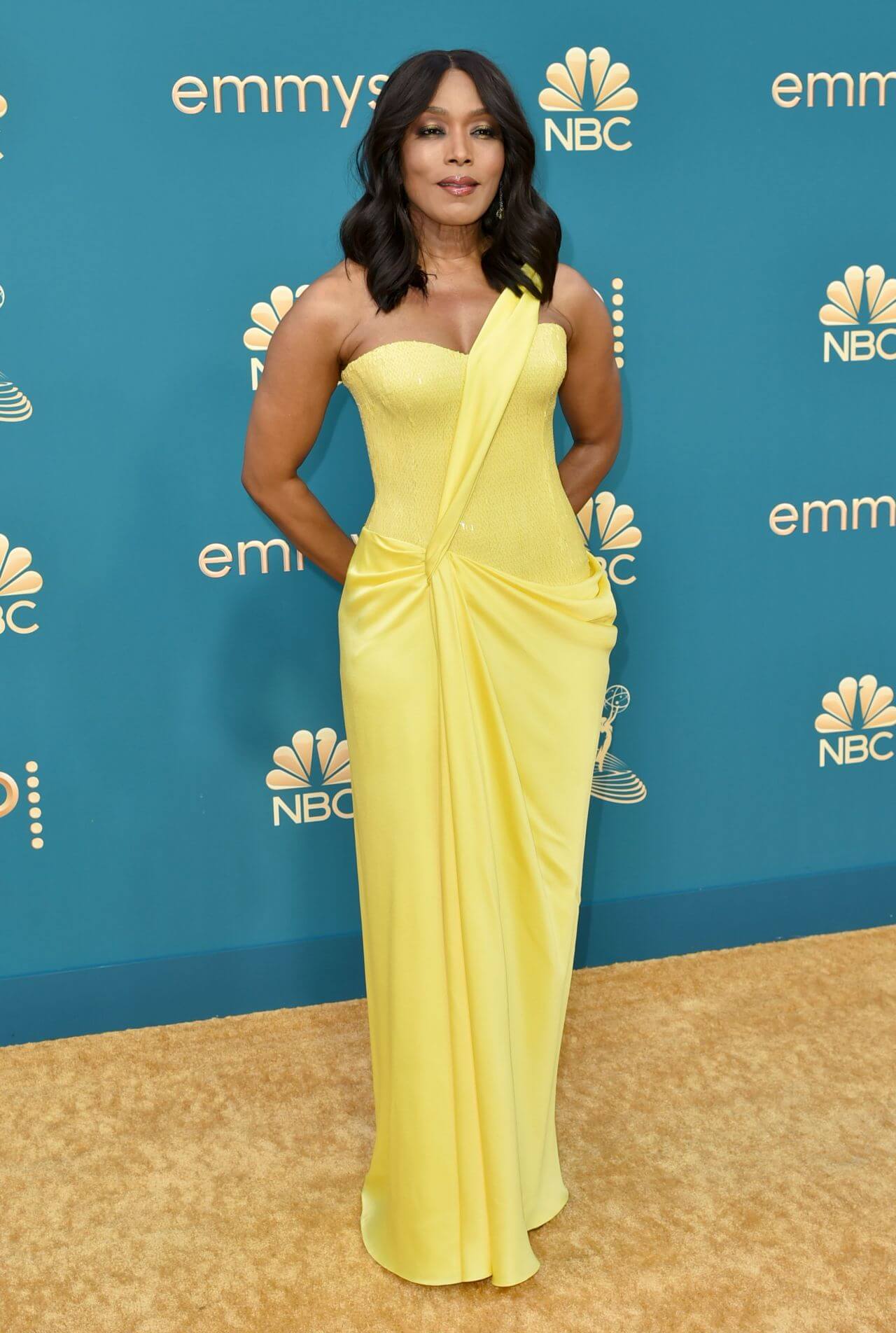 Angela Bassett  In Yellow Sweetheart Neckline Pleated Long Gown At Emmy Awards Red Carpet