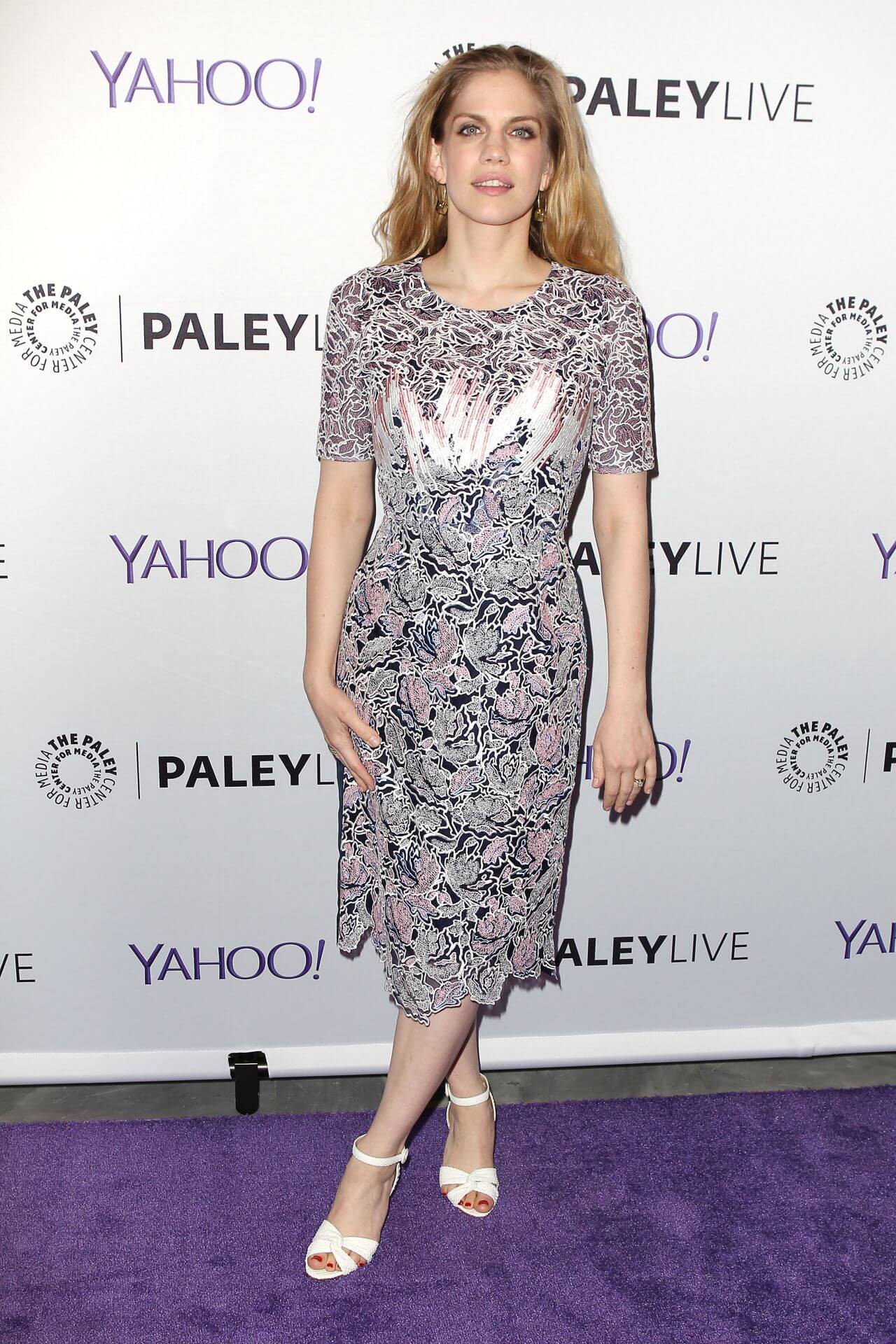 Anna Chlumsky In Printed Half Sleeves Midi Dress At Paley Center Hosts an Evening With ‘VEEP’ in New York City