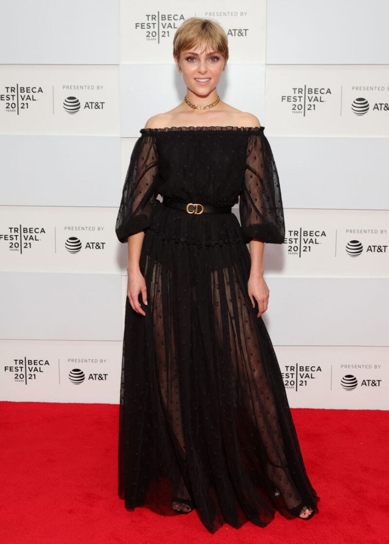 AnnaSophia Robb  In Black Sheering Fabric Off Shoulder Baggy Sleeves Long Dress At “Dr. Death” Premiere at Tribeca Festival