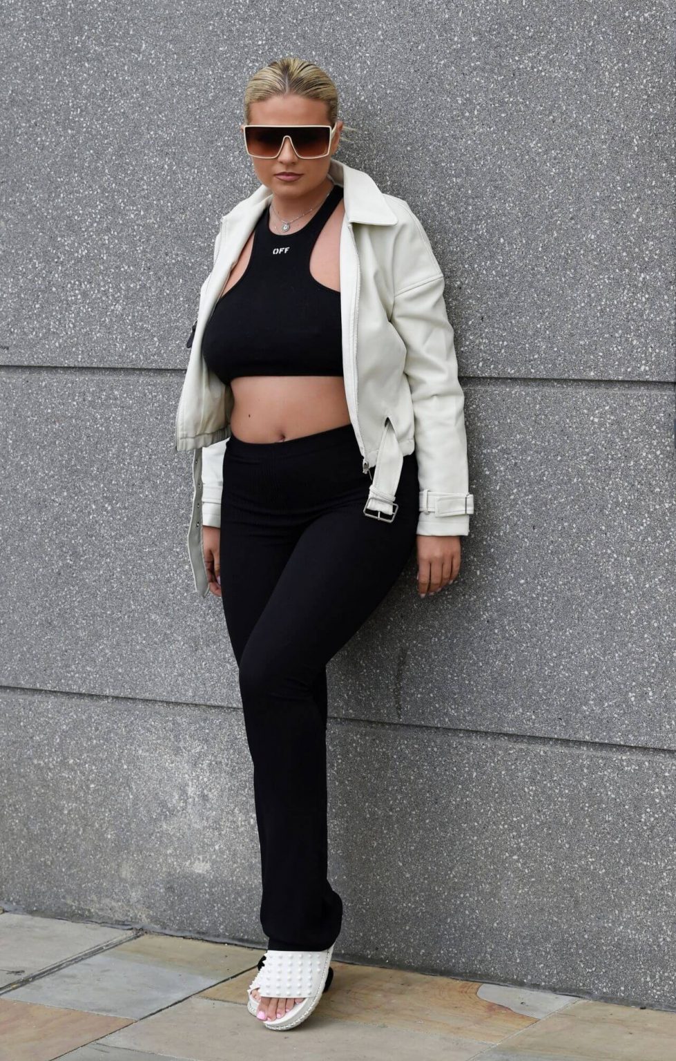 Apollonia Llewellyn - Outfits, Style, And Looks - K4 Fashion