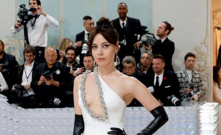 Aubrey Plaza  in White Cut-Out Long Dress With Black Leather Gloves At Met Gala
