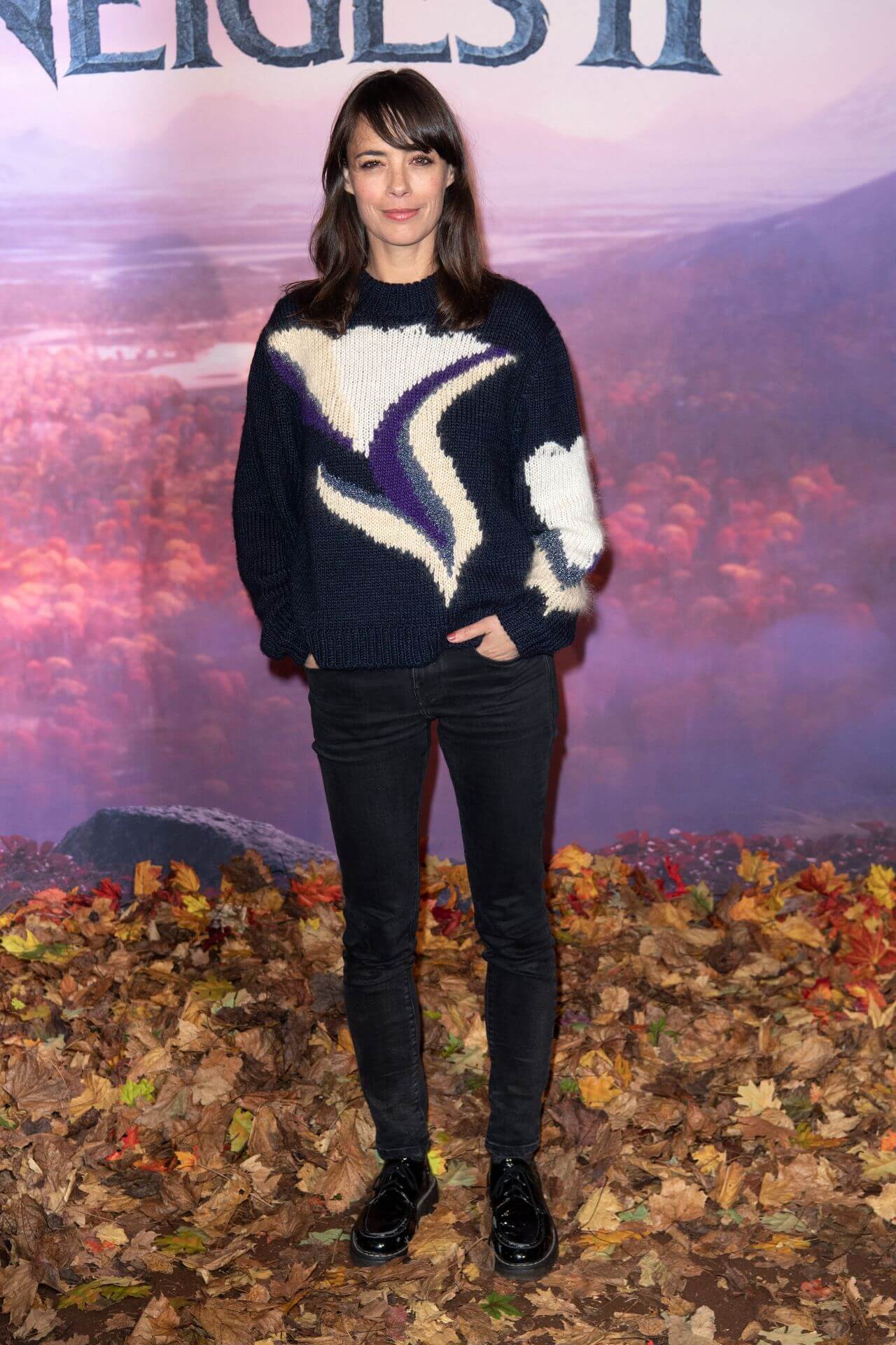 Berenice Bejo  In Blue Woolen Sweater With Black Jeans At “Frozen 2” Premiere in Paris
