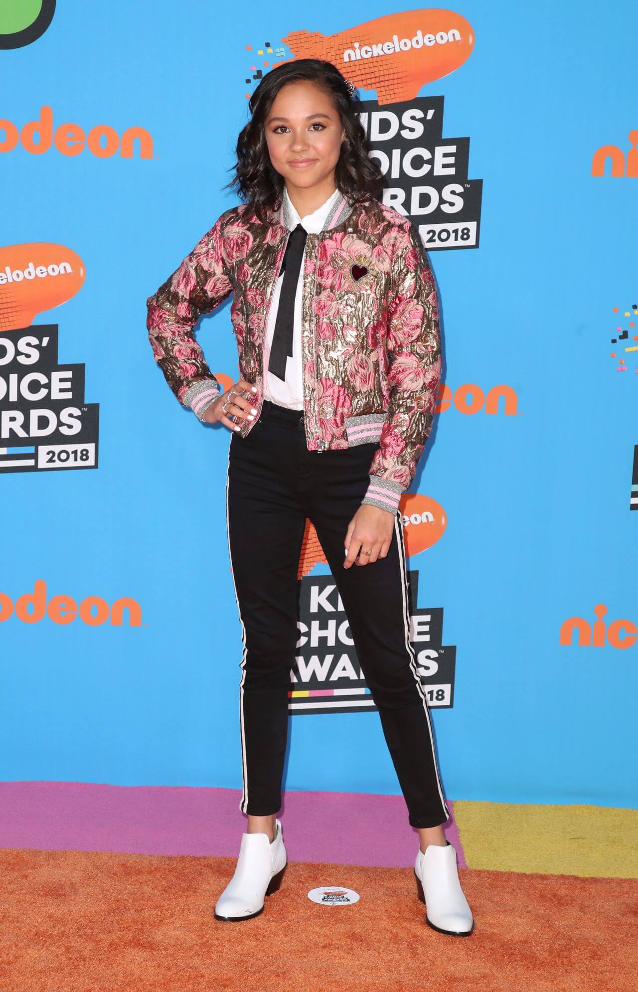 Breanna Yde Pretty Looks In Printed Jacket Under White Shirt & Black Jeans At Nickelodeon Kids’ Choice Awards