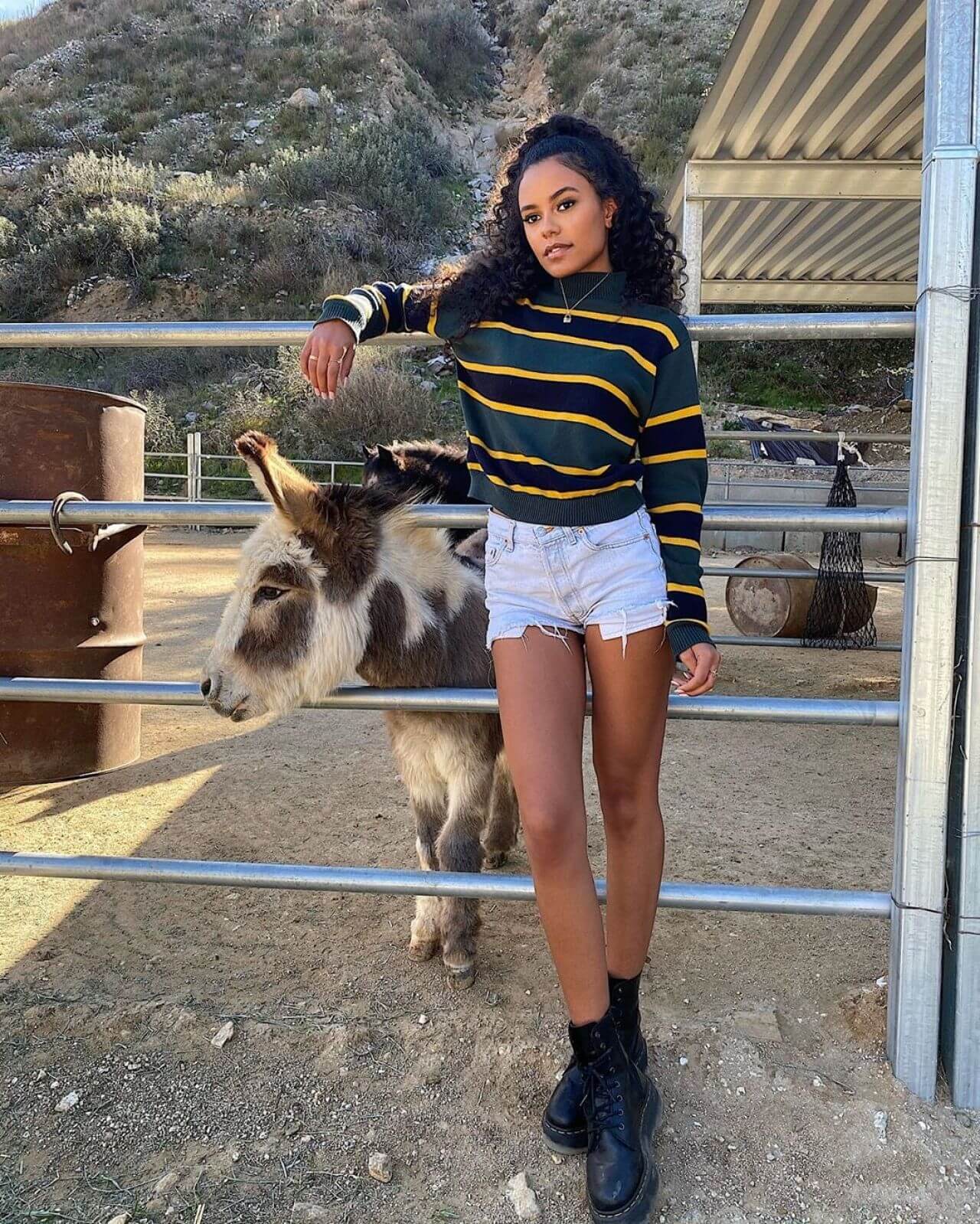 Ava Dash In Striped Line Pullover With Denim Shorts