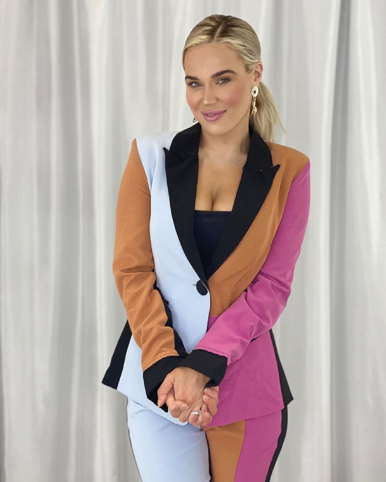 CJ Perry  In Multicolor Blazer With Pants Outfit