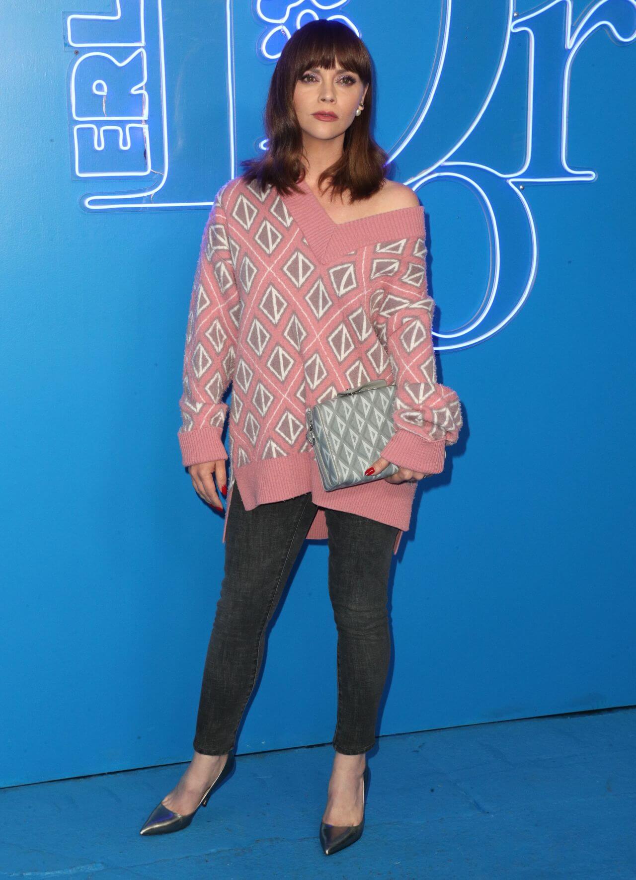 Christina Ricci   In a Dusky Pink Baggy Style Sweater With Black Jeans  