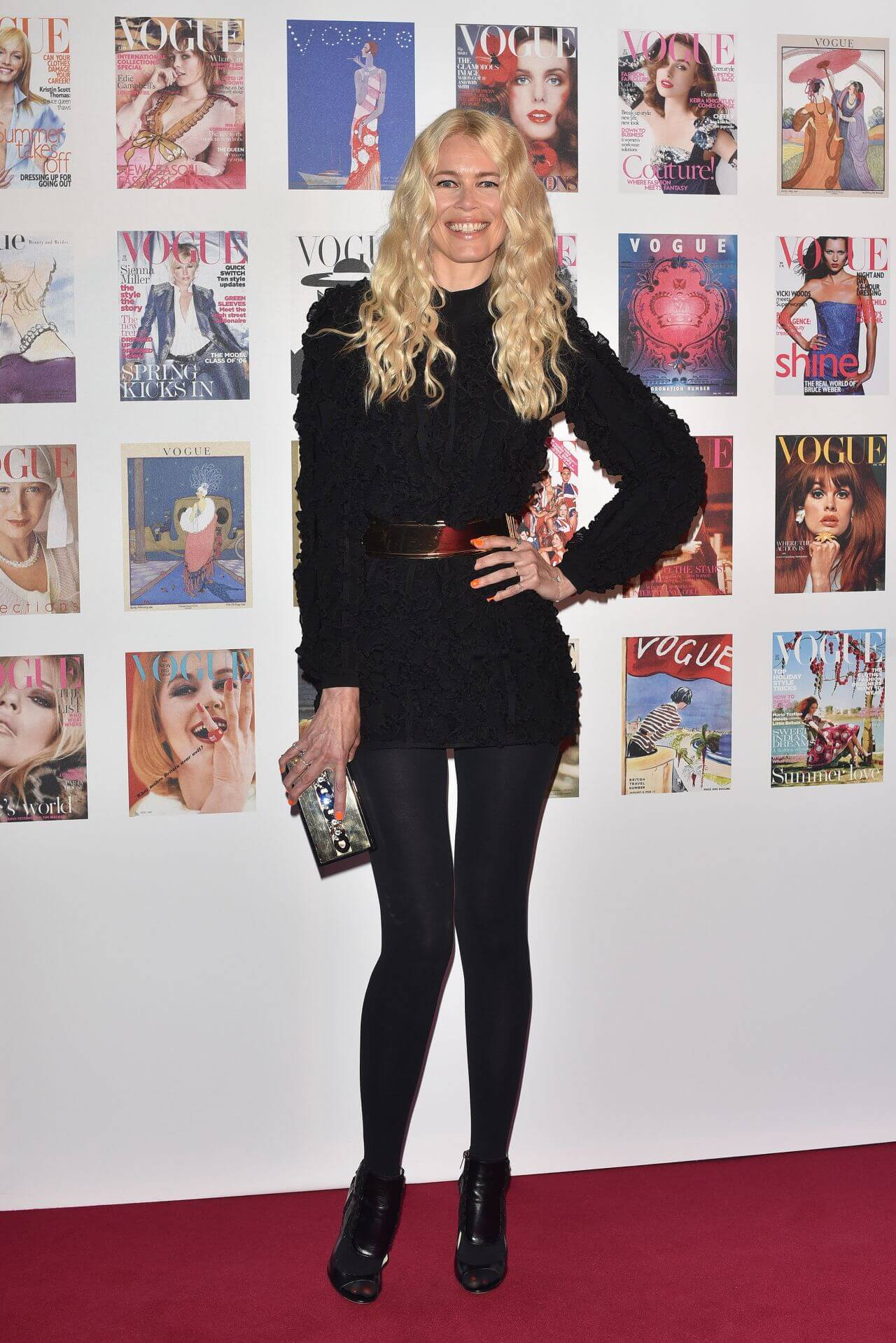 Claudia Schiffer In Black Full Sleeves Top With Jeggings