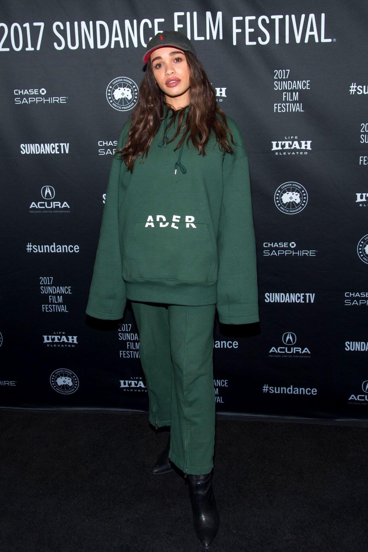 Cleopatra Coleman  In Green Woven Baggy Pullover With Pants Outfits